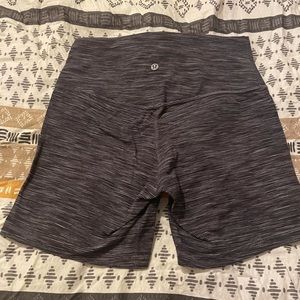 Lululemon Size 8 align shorts 6".